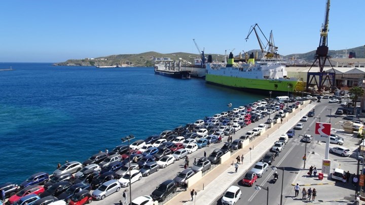 Επιστρέφουν στον Πειραιά οι εκδρομείς από τις Πασχαλινές διακοπές – Μεγάλο κύμα αναχώρησης από τη Σύρο – ΒΙΝΤΕΟ