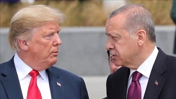 Οι διαπραγματεύσεις για ανοιχτά ζητήματα στο επίκεντρο της τηλεφωνικής επικοινωνίας Τραμπ-Ερντογάν
