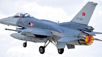 Χαμηλή πτήση τουρκικού F-16 πάνω από τη Ρω