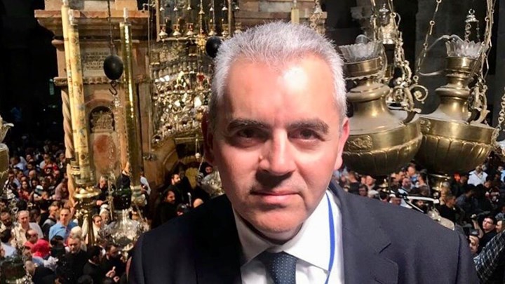 Χαρακόπουλος και Μπούρας προς ΥΠΕΞ: Ποιος ευθύνεται για το χάος με τη μεταφορά του Αγίου Φωτός;