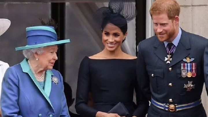 Ποδαρικό έκανε η βασίλισσα στο νέο σπιτικό του πρίγκιπα Χάρι και της Μέγκαν – ΦΩΤΟ