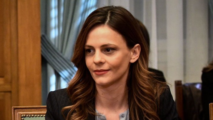 Αχτσιόγλου: Από τη ρύθμιση των 120 δόσεων θα μπορέσουν να ωφεληθούν 1,3 εκατ. άτομα – Τι λέει για την υποδηλωμένη εργασία