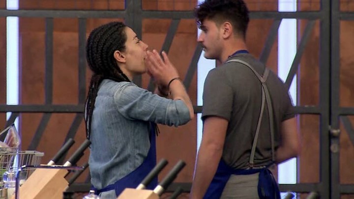 Ατάκες «φωτιά» και ένταση στην κουζίνα του MasterChef: Πες της να βγάλει το σκασμό -ΒΙΝΤΕΟ