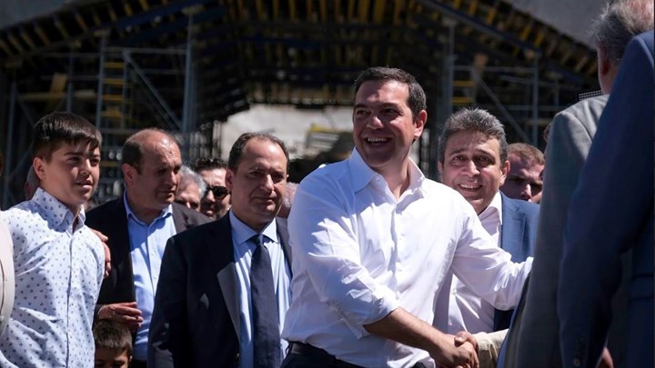 Το αστείο του Τσίπρα για τον Σπίρτζη: Έπρεπε να έρθει αυτός ο “άθλιος” υπουργός για να τελειώσει το έργο – ΒΙΝΤΕΟ