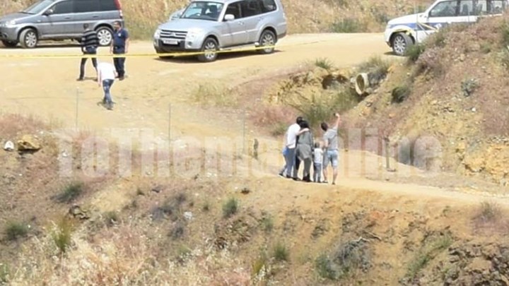 Οικογένεια βγάζει selfie στη λίμνη όπου πέταξε τα θύματά του ο serial killer της Κύπρου – Σάλος στα social media – ΦΩΤΟ