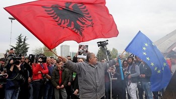 Νέες διαδηλώσεις εναντίον του Έντι Ράμα στην Αλβανία