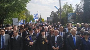 Επικεφαλής της «Πορείας των Ζώντων» μαζί με τον Οικουμενικό Πατριάρχη ο Νικόλαος Βούτσης – ΒΙΝΤΕΟ