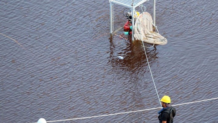 Θρίλερ δίχως τέλος στην Κύπρο – Η ΦΩΤΟ που δημοσίευσε ο διευθυντής της πυροσβεστικής από το βυθό της Κόκκινης Λίμνης