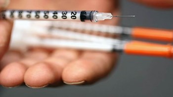 Σοκ: Γιατρός μόλυνε 90 ανθρώπους με τον ιό του HIV