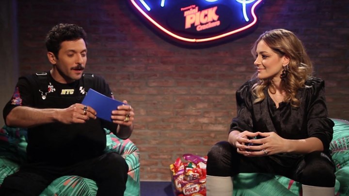 Η Νατάσσα Μποφίλιου ραπάρει και κάνει φάρσα στον Μαραβέγια – ΒΙΝΤΕΟ