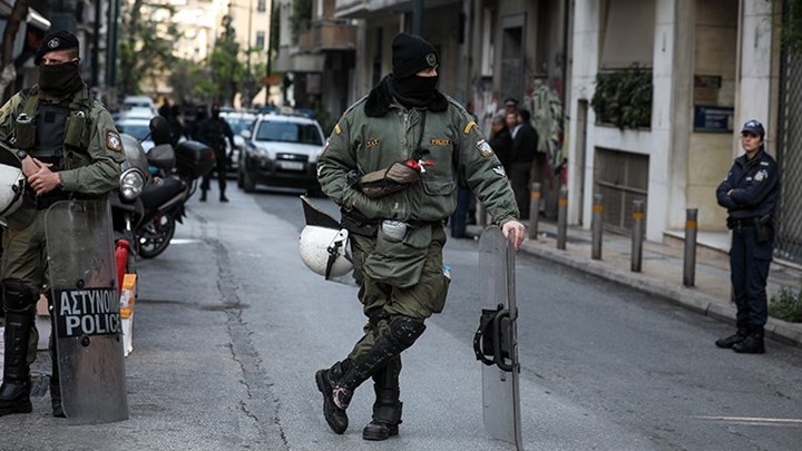 Ένταση στα Εξάρχεια – Αντιεξουσιαστές προχώρησαν σε ανακατάληψη κτιρίου