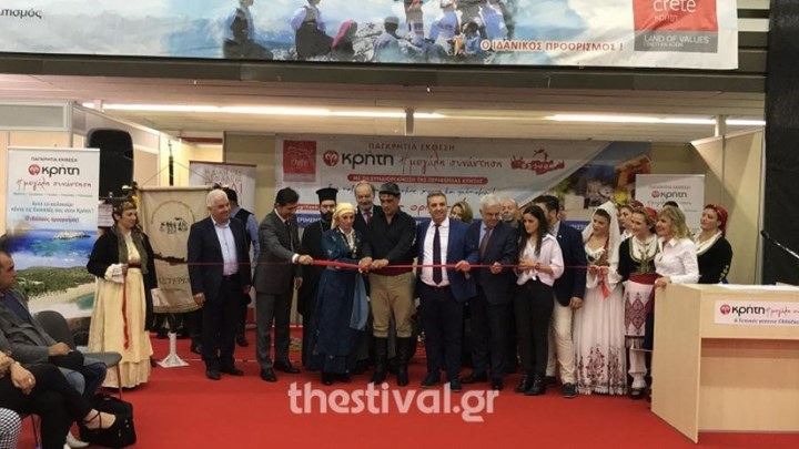 Με κρητικούς και μακεδονικούς χορούς τα εγκαίνια της έκθεσης των κρητικών προϊόντων στη ΔΕΘ – ΒΙΝΤΕΟ – ΦΩΤΟ