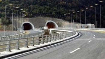 Οδηγούσε ανάποδα σε τούνελ της περιμετρικής Πατρών