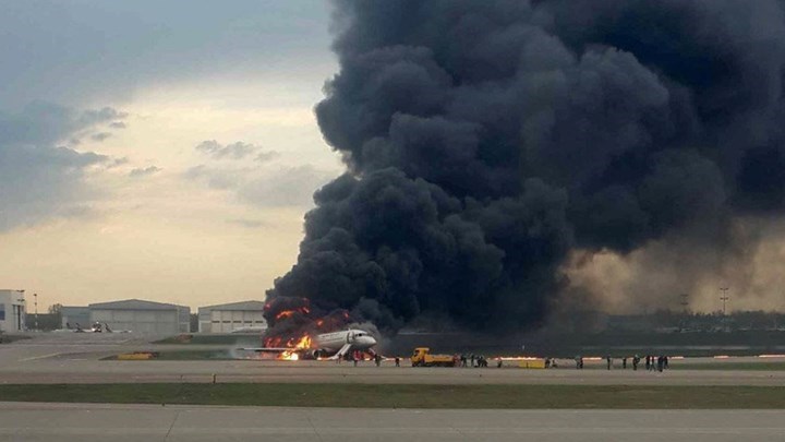 Αεροπορική τραγωδία στη Μόσχα – 41 νεκροί από φωτιά σε αεροσκάφος που πραγματοποίησε αναγκαστική προσγείωση – BINTEO – ΦΩΤΟ