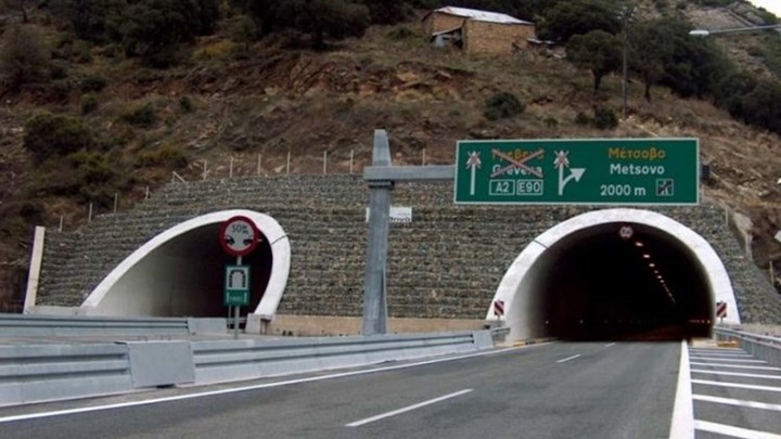 Φωτιά σε νταλίκα – Έκλεισε τούνελ στην Εγνατία Οδό