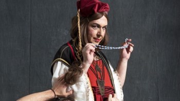 Ο Χατζηπαναγιώτης… Πενταγιώτισσα – Η «μεταμόρφωσή» του μόνο στο enikos.gr