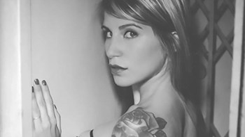 «Καυτή» δημοτική υπάλληλος απολύθηκε λόγω… ροζ βίντεο – ΦΩΤΟ