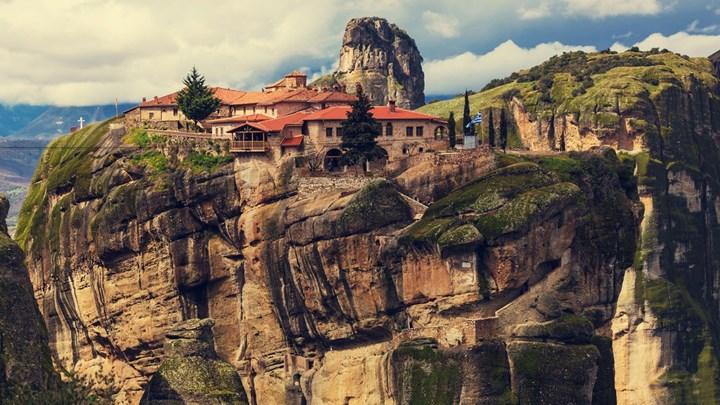 Τουρίστρια έπεσε από τα Μετέωρα ενώ έβγαζε φωτογραφίες