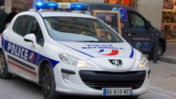 Ομηρία στη Γαλλία: Ο ένοπλος άνοιξε πυρ κατά των αστυνομικών – ΤΩΡΑ