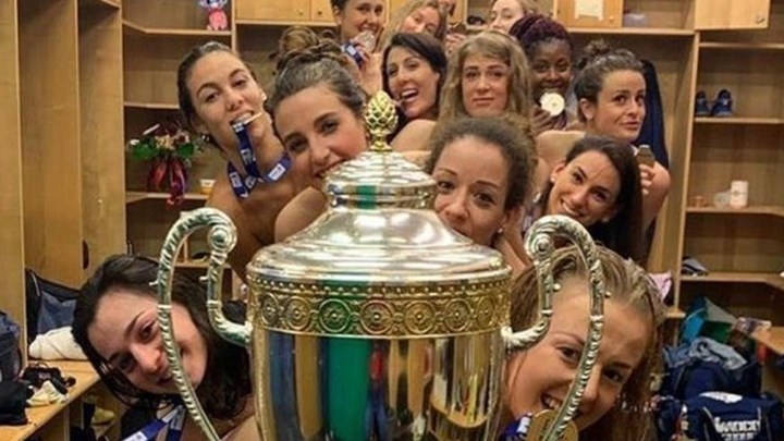 Πήραν το πρωτάθλημα και έβγαλαν τα ρούχα τους – ΦΩΤΟ