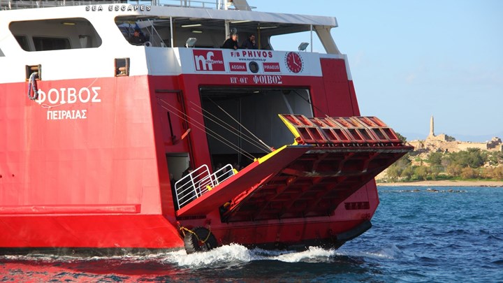 Μηχανική βλάβη στο επιβατηγό οχηματαγωγό «Φοίβος»