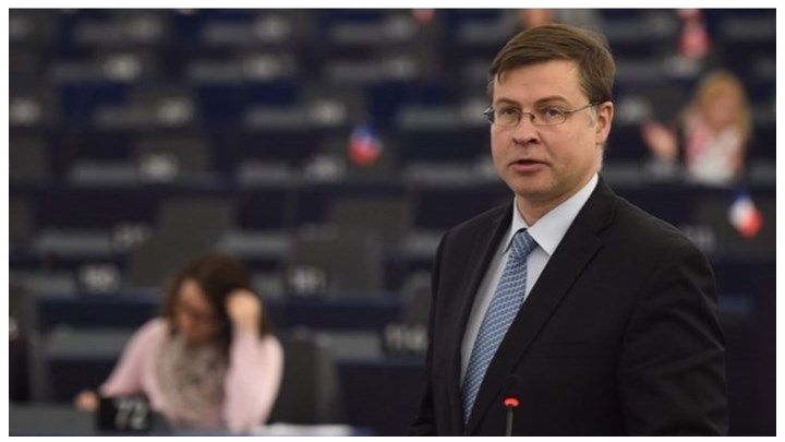 “Καμπανάκι” Ντομπρόβσκις και ESM για τις εξαγγελίες Τσίπρα