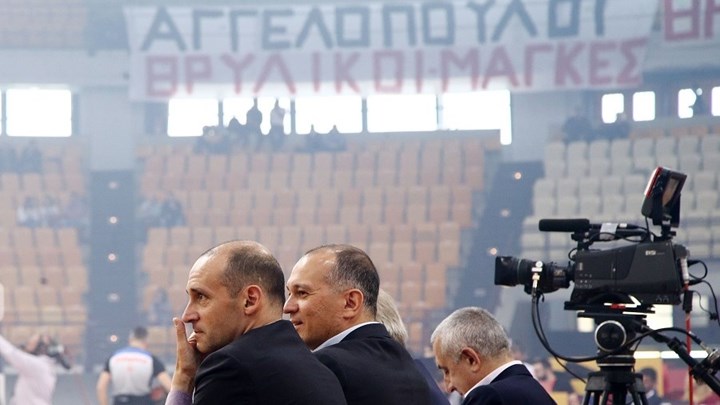 Αποθέωση για Αγγελόπουλους στο ΣΕΦ