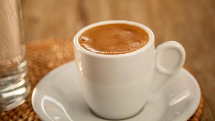 Καφές, χυμοί και αναψυκτικά παραμένουν με 24% ΦΠΑ