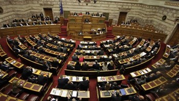 Βουλή: Δεκτό κατά πλειοψηφία επί της αρχής το νομοσχέδιο για τις 120 δόσεις