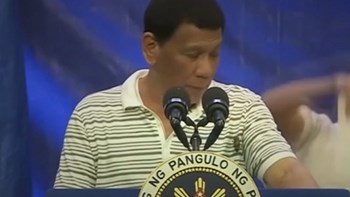 Όταν μία κατσαρίδα διέκοψε την ομιλία του Προέδρου των Φιλιππίνων – ΒΙΝΤΕΟ