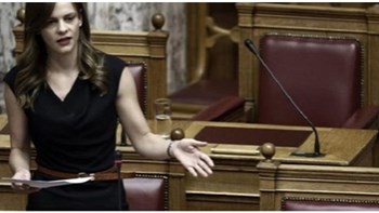 Αχτσιόγλου: Η επιδότηση των εισφορών θα ισχύει για όλους τους εργαζόμενους έως 29 ετών