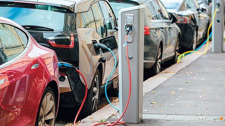Μείωση της ζήτησης πετρελαιοκίνητων αυτοκινήτων στην ΕΕ – Αυξάνονται οι πωλήσεις ηλεκτρικών