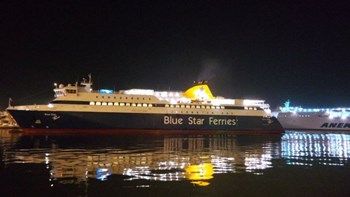 Στη Σύρο παραμένει εγκλωβισμένο το Blue Star Paros – Ταλαιπωρία για 566 επιβάτες