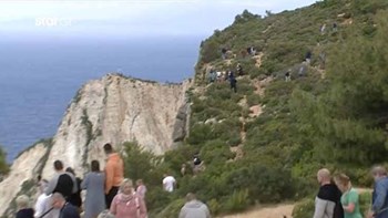 Αφύλακτοι γκρεμοί χωρίς σήμανση στην παραλία Ναυάγιο της Ζακύνθου – ΒΙΝΤΕΟ