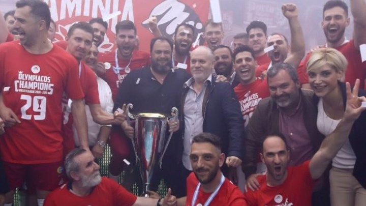 Συγχαρητήρια από Μαρινάκη στους πρωταθλητές βόλεϊ του Ολυμπιακού
