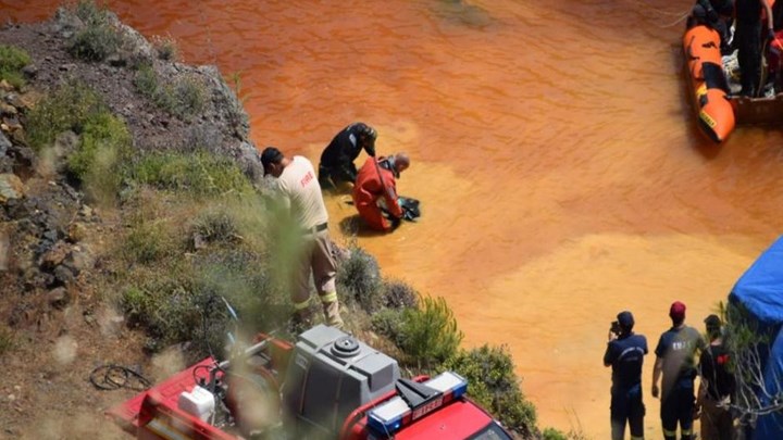 Συνεχίζονται οι έρευνες στις λίμνες του “θανάτου” στην Κύπρο – Στηθόδεσμος το νέο εύρημα