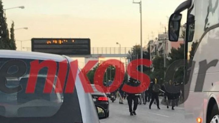 Οι πρώτες εικόνες από τα επεισόδια στην Εθνική Οδό – ΦΩΤΟ αναγνώστη