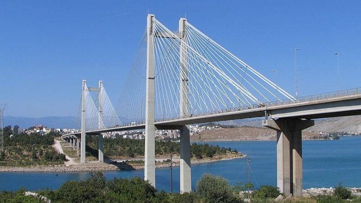 Σοκ: Οδηγός ταξί αυτοκτόνησε πέφτοντας από τη γέφυρα της Χαλκίδας