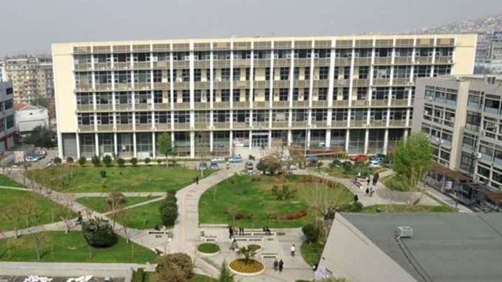 Εισβολή φοιτητών στη Σύγκλητο του ΑΠΘ – ΤΩΡΑ