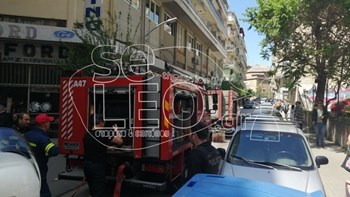 Οι πρώτες εικόνες από τη φωτιά σε πολυκατοικία στη Θεσσαλονίκη – ΦΩΤΟ