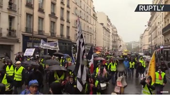 Νέος γύρος διαδηλώσεων στη Γαλλία – “Μακρόν πάρε πόδι”, φώναξαν στο Παρίσι – ΒΙΝΤΕΟ