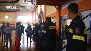 Πανικός από φωτιά στο κλειστό γυμναστήριο της Νέας Κίου: Διεκόπη ο αγώνας μπάσκετ που διεξαγόταν – ΦΩΤΟ