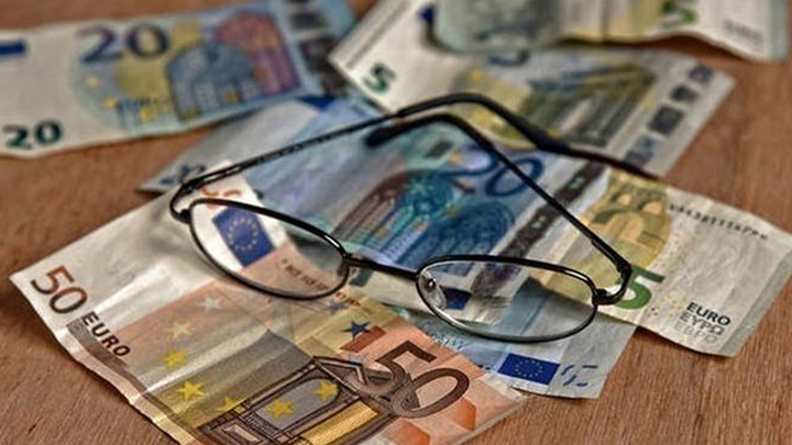 Πέντε αλλαγές για τα αναδρομικά και την επιστροφή δώρων