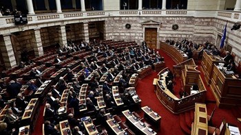 Ξεκινάει η συζήτηση του νομοσχεδίου για τις 120 δόσεις – Αναμένεται τροπολογία με τα θετικά μέτρα του Ζαππείου