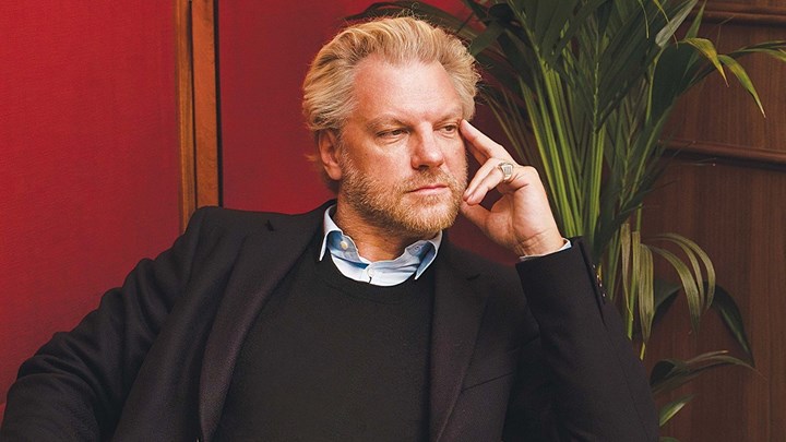 Ο Κώστας Σπυρόπουλος θα…χτυπήσει στο θέατρο «Αλεξανδράκης» τον χειμώνα