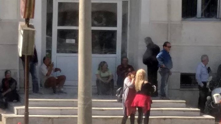 Χειροπέδες σε υποψήφιο Δήμαρχο λόγω… περιπτέρου – ΦΩΤΟ