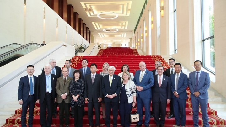 Επίσκεψη Παυλόπουλου στα γραφεία της Huawei στο Πεκίνο