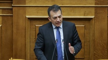 Για ψεύδη, λαθροχειρίες και «επιστροφή στο παρελθόν των Μαυρογιαλούρων» κατηγορεί την κυβέρνηση ο Γιάννης Βρούτσης