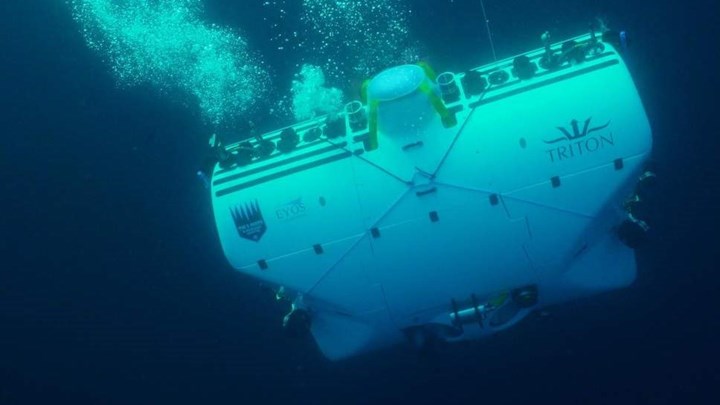 Έκανε την βαθύτερη κατάδυση στην ιστορία με υποβρύχιο σκάφος και βρήκε… πλαστικά