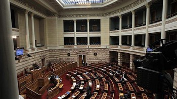 Την Τετάρτη η ψήφιση του νομοσχεδίου για 120 δόσεις και 13η σύνταξη – Σήμερα το απόγευμα ομιλία Μητσοτάκη